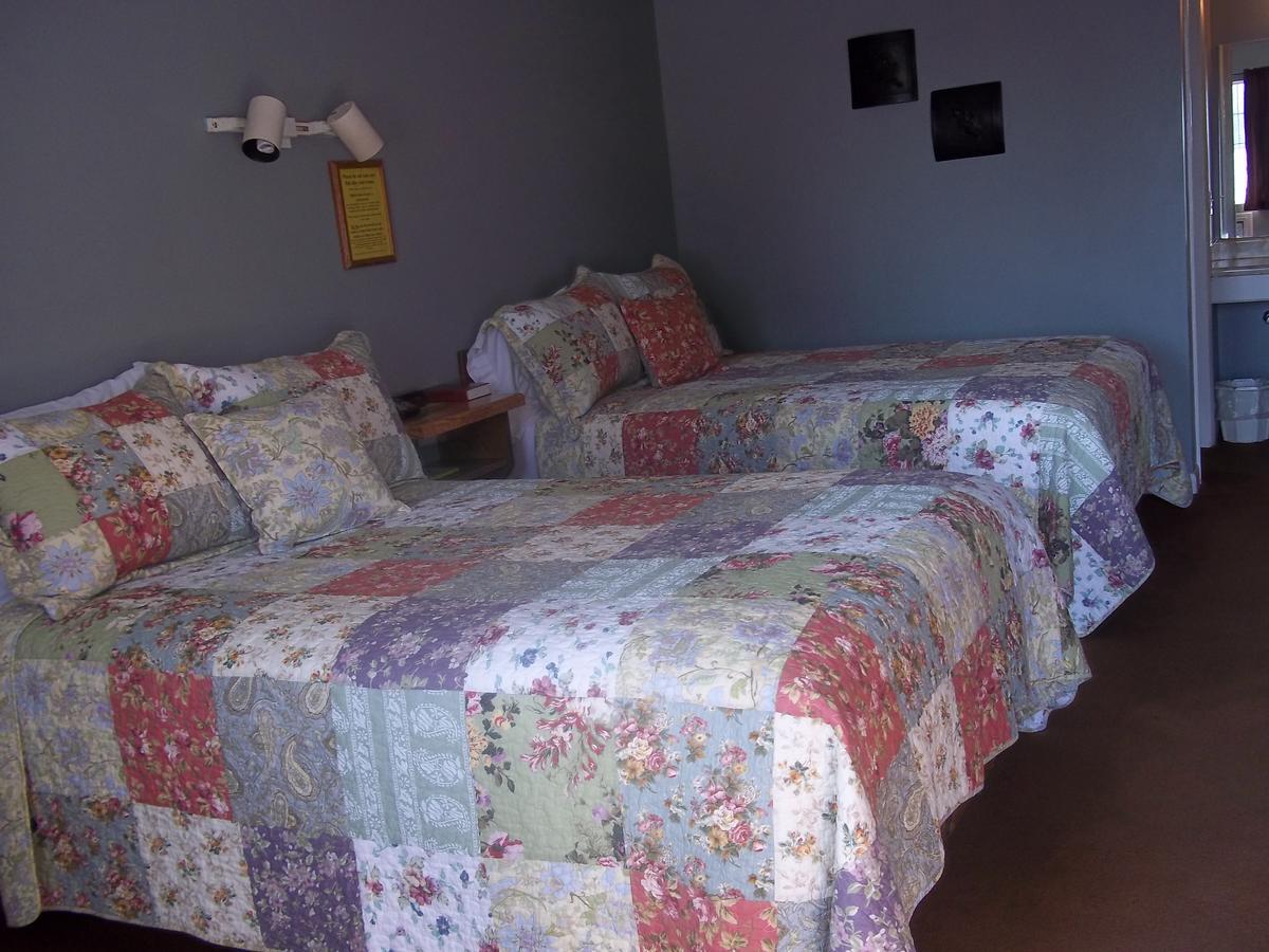 Bay Springs Country & Marina Motel